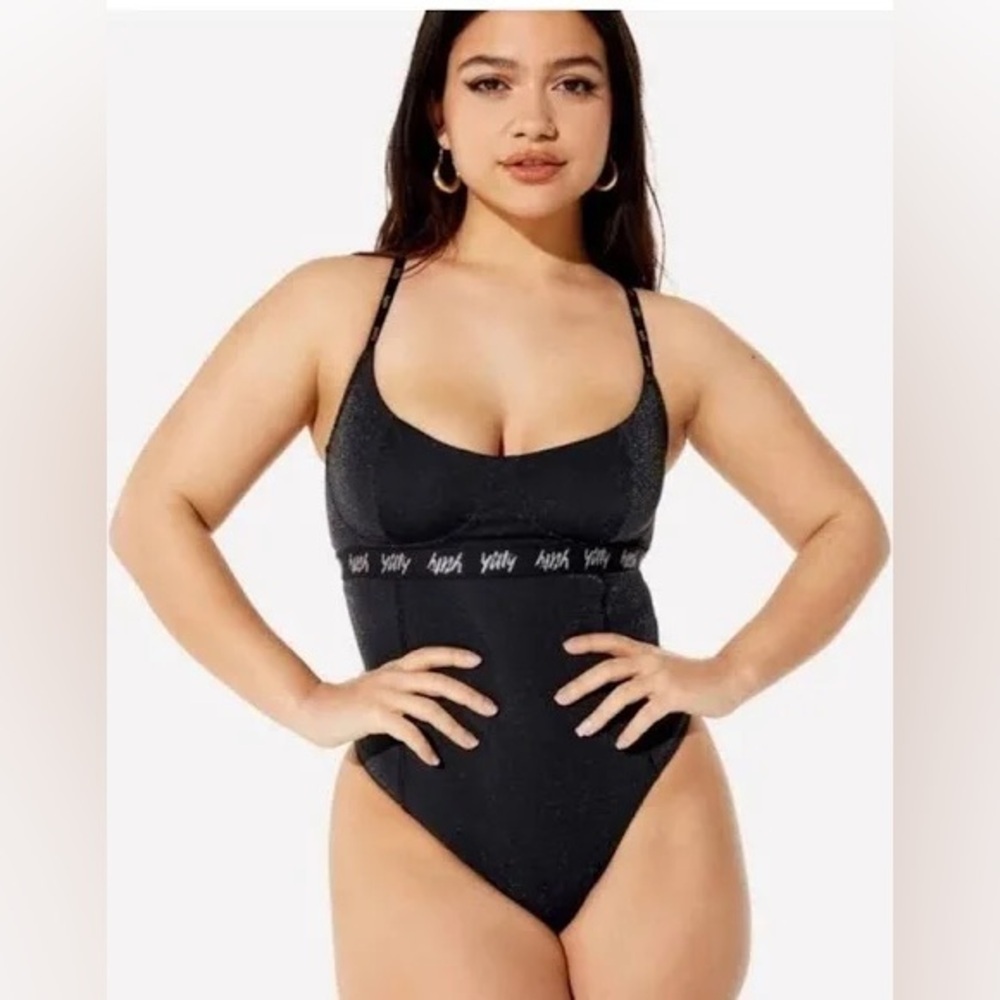 New nwt Yitty Shapewear Thong Body Suit black
Sparkly size 4x